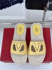 Uubags | Valentino VLogo cut-out slipper in yellow - 1