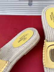 Uubags | Valentino VLogo cut-out slipper in yellow - 4