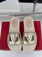 Uubags | Valentino VLogo cut-out slipper in gold - 1