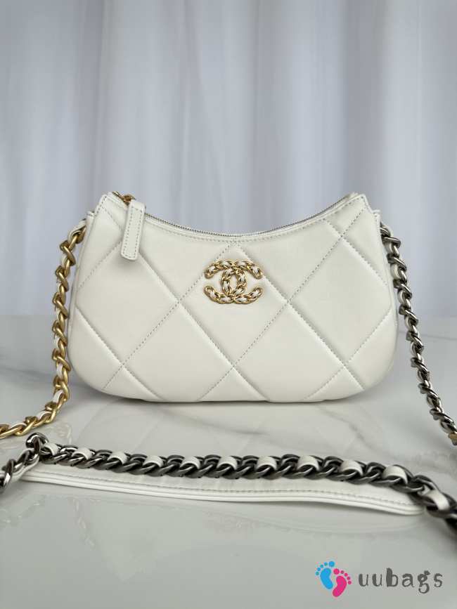 Uubags | Chanel 23k Hobo Bag Calfskin In Cream 24x13.5x6cm - 1