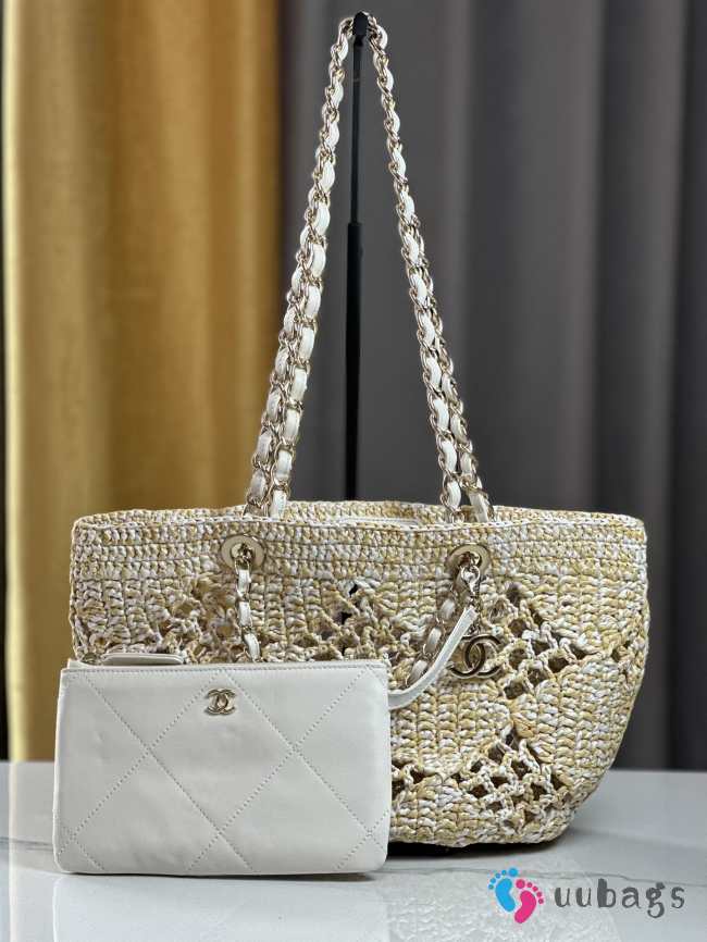 Uubags | Chanel Small Tote Bag Raffia Effect Braided & Gold-Tone Metal Beige & White 24.5x32x10cm - 1