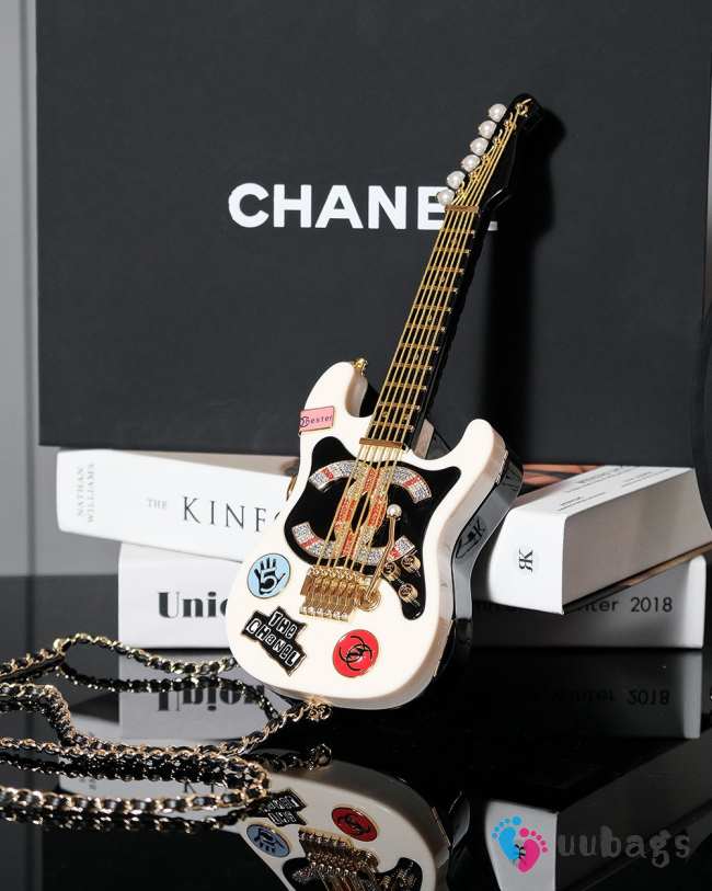 Uubags | Chanel Guitar Minaudiere Resin, Diamanté, Imitation Pearl & Gold-Tone Metal 10x28x3,5cm - 1