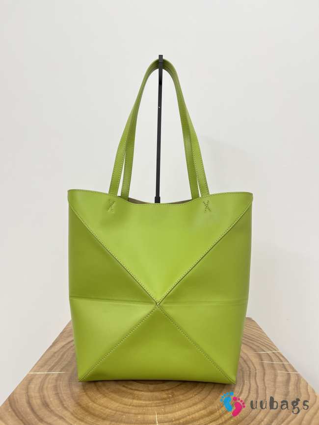 Uubags | Loewe Puzzle Fold large tote bag in meadow green shiny calfskin 42x41x18cm - 1