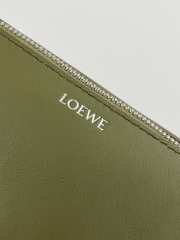 Uubags | Loewe Puzzle Fold wash bag in olive shiny calfskin 22.7x12x15.5cm - 6