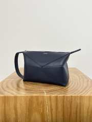 Uubags | Loewe Puzzle Fold wash bag in abyss blue shiny calfskin 22.7x12x15.5cm - 5