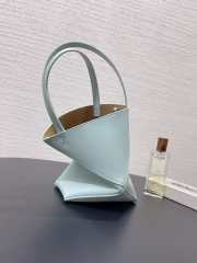 Uubags | Loewe Puzzle Fold Suna Fujita mini tote bag in ligt blue shiny calfskin 20x16.5x9.5cm - 4