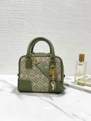 Uubags | Loewe Amazona 19 square bag in Anagram jacquard and calfskin green 16x14x8.5cm - 1