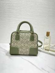 Uubags | Loewe Amazona 19 square bag in Anagram jacquard and calfskin green 16x14x8.5cm - 2