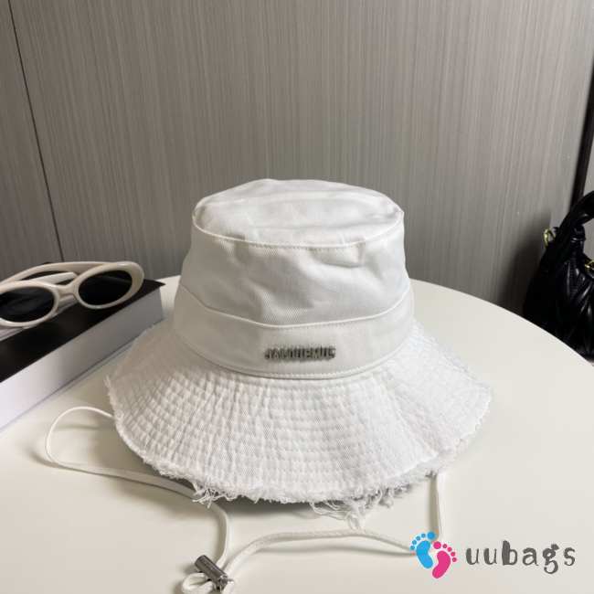 Uubags | Jacquemus Le bob Artichaut Frayed expedition hat in off-white  - 1