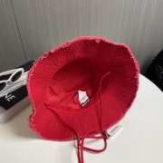 Uubags | Jacquemus Le bob Artichaut Frayed expedition hat in red - 2