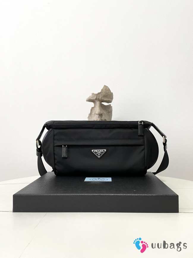 Uubags | Prada Re-Nylon and Saffiano leather shoulder bag in black 27x15.5x14cm - 1