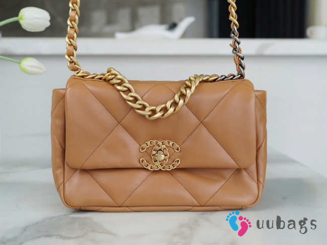 Uubags | Chanel 19 flap bag with gold hardware in brown 26cm - 1