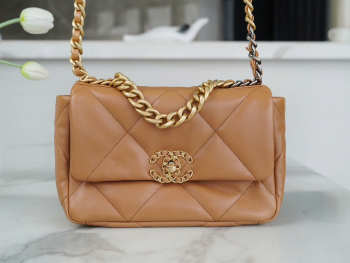 Uubags | Chanel 19 flap bag with gold hardware in brown 26cm