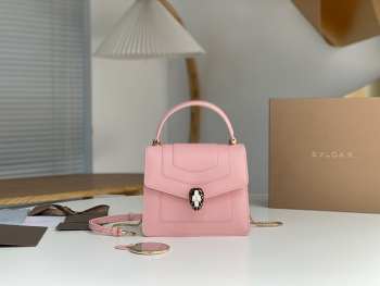 Uubags | Bvlgari Serpenti Forever small top handle bag in light pink 20x15x9.5cm