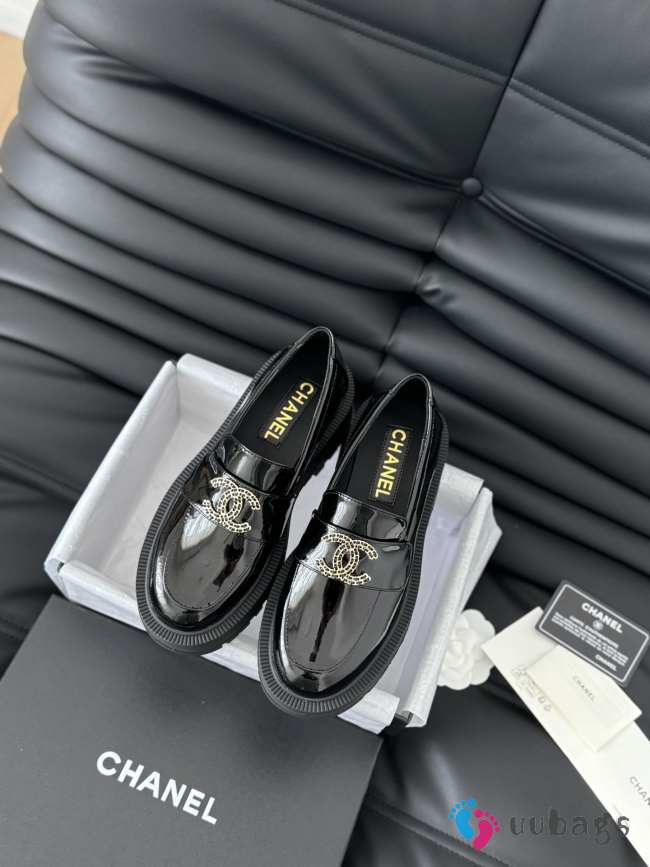 Uubags | Chanel 24B glossy leather loafer in black  - 1