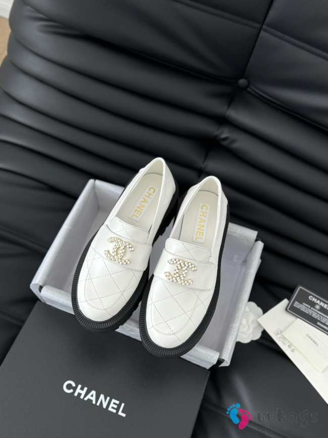 Uubags | Chanel 24B cowhide leather loafer in white - 1