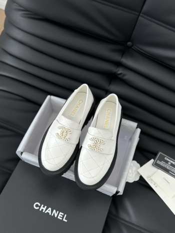 Uubags | Chanel 24B cowhide leather loafer in white