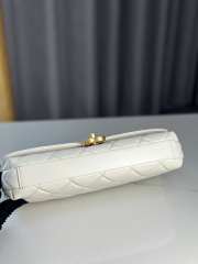 Uubags | Chanel 24A pearl chain baguette bag in white 13x27x5cm - 2