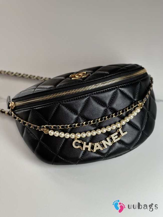 Uubags | Chanel Fanny pack Shiny Lambskin, Faux Pearls & Gold Metallic Black 17x24x11cm - 1