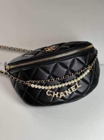 Uubags | Chanel Fanny pack Shiny Lambskin, Faux Pearls & Gold Metallic Black 17x24x11cm