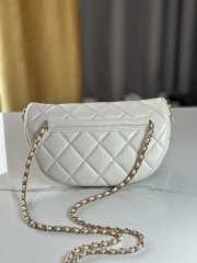 Uubags | Chanel Fanny pack Shiny Lambskin, Faux Pearls & Gold Metallic White 17x24x11cm - 4