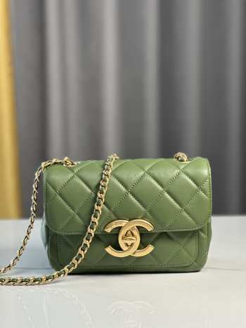 Uubags | Chanel Mini Flap Bag Shiny Lambskin & Gold Plated Metal Green 13.5x19x7cm