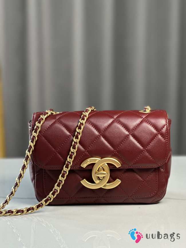 Uubags | Chanel Mini Flap Bag Shiny Lambskin & Gold Plated Metal Red 13.5x19x7cm - 1