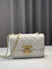 Uubags | Chanel Mini Flap Bag Shiny Lambskin & Gold Plated Metal White 13.5x19x7cm - 1