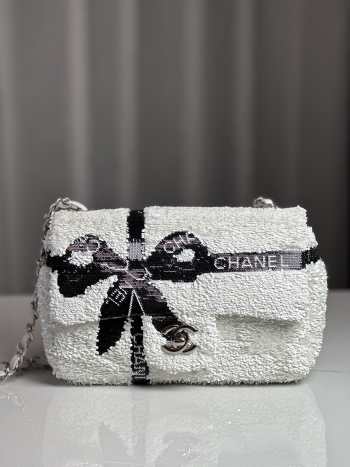 Uubags | Chanel 24B White Grid Sequin Bag 20x13x6cm