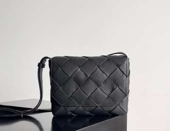 Uubags | Bottega Veneta Diago Cross-body bag in black 22.5x16.5x5.5cm