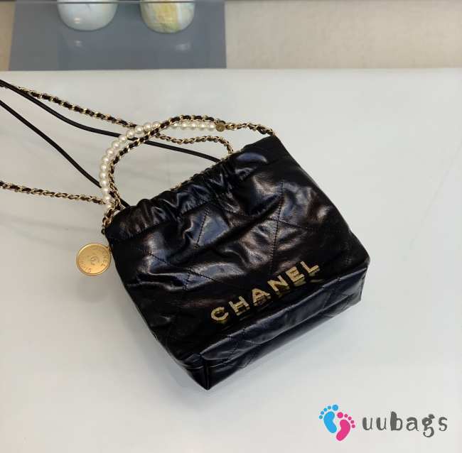 Uubags | Chanel 22 Mini Handbag with Pearl, Shiny Calfskin & Gold-Tone Metal Black  - 1