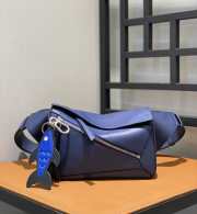 Uubags | Loewe small Puzzle bumbag in blue calfskin 24x16x11cm - 5