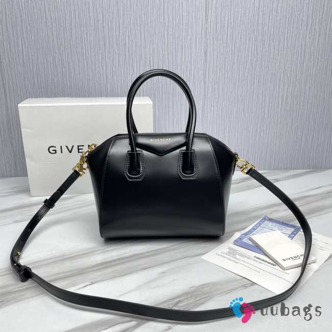 Uubags | Givenchy small Antigona handbag in black 22x27x13cm - 1