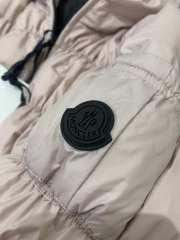 Uubags | Moncler Medonte short down jacket in light pink - 5