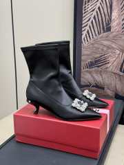 Uubags | Roger Vivier pointed toe boots in black 6cm - 1