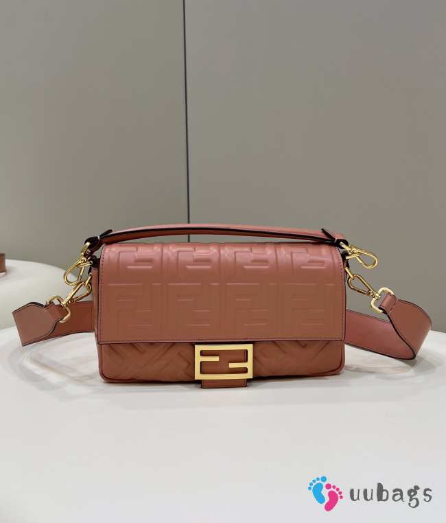 Uubags | Fendi Baguette Pink nappa leather bag 26x6x13cm - 1