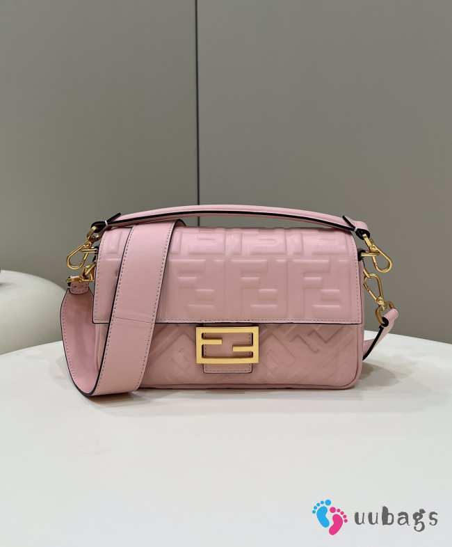 Uubags | Fendi Baguette Light Pink nappa leather bag 26x6x13cm - 1