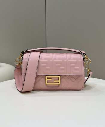 Uubags | Fendi Baguette Light Pink nappa leather bag 26x6x13cm