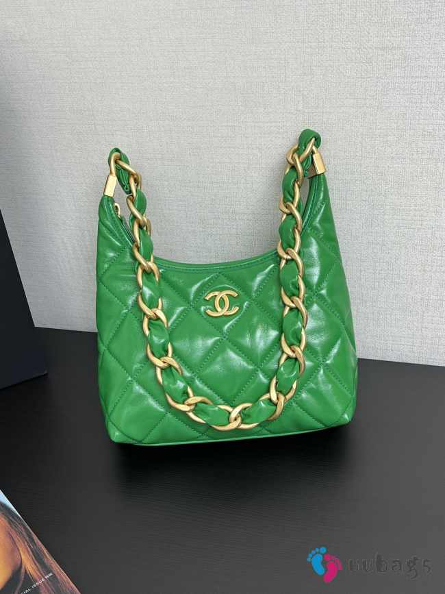 Uubags | Chanel Hobo Bag Shiny Lambskin & Gold Plated Metal Green 24x26x9cm - 1