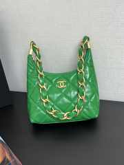 Uubags | Chanel Hobo Bag Shiny Lambskin & Gold Plated Metal Green 24x26x9cm - 1