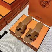 Uubags | Hermes Oran sandal in brown - 1