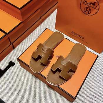 Uubags | Hermes Oran sandal in brown