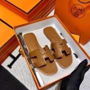 Uubags | Hermes Oran sandal in brown - 2