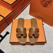 Uubags | Hermes Oran sandal in brown - 3