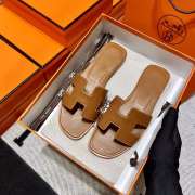 Uubags | Hermes Oran sandal in brown - 5