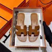 Uubags | Hermes Oran sandal in brown - 4