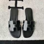 Uubags | Hermes Oran sandal in black - 2