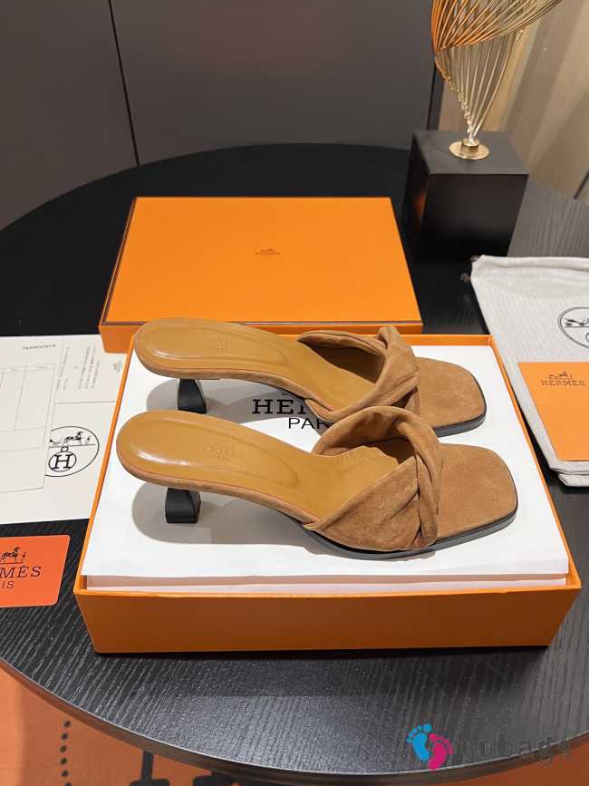 Uubags | Hermes Giny 5.5cm in Velvet Leather Gold Sandals - 1