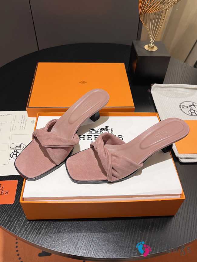 Uubags | Hermes Giny 5.5cm in Velvet Leather Rose Bubinga Sandals - 1