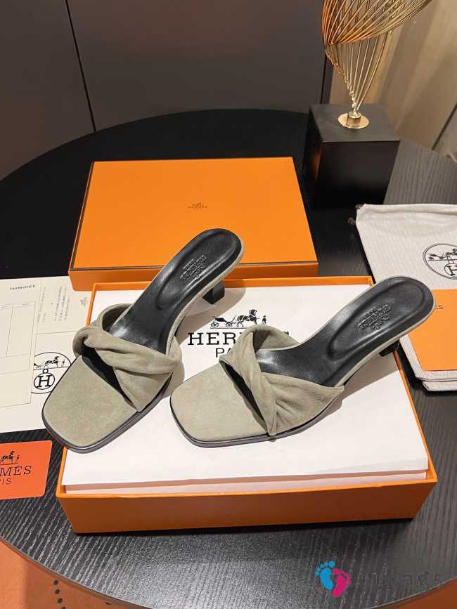 Uubags | Hermes Giny 5.5cm in Velvet Leather Grey Sandals - 1